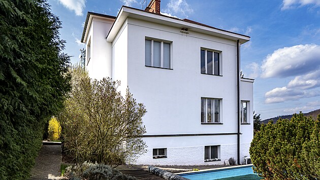 Do domu na okraji Prahy se p�est�hovala z centra m�sta.