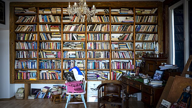 Spisovatelky knihovna je pln� opravdov�ch skvost�.