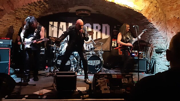 Revivalov kapela Halford. Nzev m podle jmna frontmana legendrn metalov kapely Judas Priest Roba Halforda.