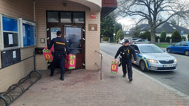 Policist od rna zasahuj na ad ve Svtkov. (10. dubna 2025)