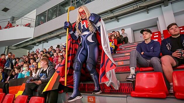 Maskotka a hrdinka �ensk�ho sv�tov�ho hokejov�ho �ampion�tu Tori bav� fanou�ky.