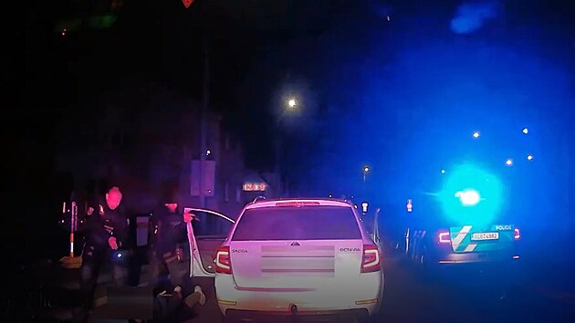 idi kody Octavie ujdl nonmi Budjovicemi policistm rychlost a 170 km v hodin. Navc ml zkaz zen a byl pod vlivem drog. Policist ho dopadli v Nemanicch.