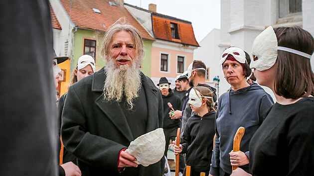 Velikonon hrkn podaj divadelnci okolo Vti Marka (na snmku). A to u od roku 2010.