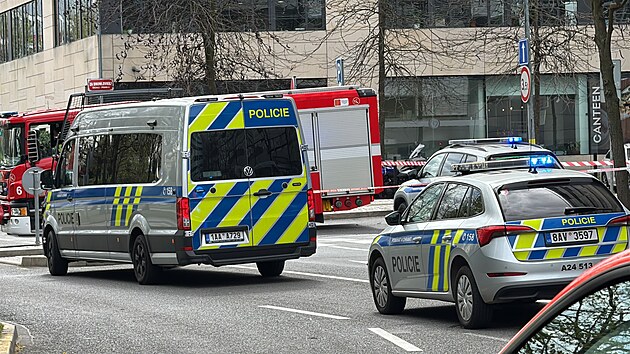 Policie vyjela na Brumlovku kvli vhruce vbunm zazenm. (15. dubna 2025)