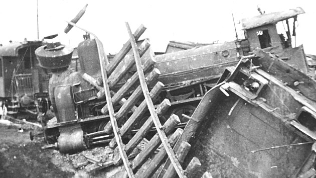 Nlet Brit na Plze 17. dubna 1945. Na snmku je seaovac ndra.