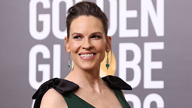 Hilary Swanková na Zlatých glóbech (Los Angeles, 10. ledna 2023)