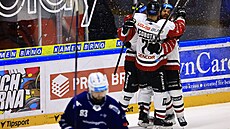 Gólová radost spar�anských hokejist� na led� Komety Brno v �estém...