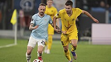 Manuel Lazzari (vlevo) z Lazia a Fredrik Bjorkan z Bodo Glimt.