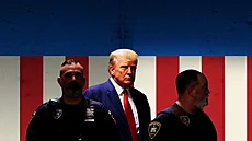 Z dokumentu Trump: Zlo�inné spiknutí