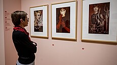 Ostatní fotografové podle Ml�ocha dámu postavili do strnulé pózy, ale Kramer...