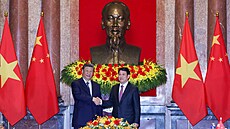 ínský prezident Si in-pching a jeho vietnamský protjek Luong Cuong v Hanoji...