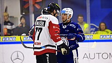 Brnnský útoník Radim Ferda (vpravo) a sparanský obránce David Nmeek v...