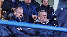 Trenér Martin Sv�dík (vpravo) sleduje zápas fotbalist� Zbrojovky Brno ve Zlín�....