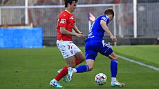 Momentka z druholigového zápasu fotbalist Zbrojovky Brno (v erveném Lucas...