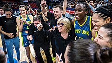 Basketbalistky praského USK slaví postup do finále Euroligy. Trenérku Natálii...