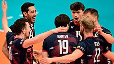 Lvi Praha se radují v semifinále volejbalové extraligy.