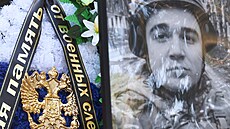 Portrét zpravodaje listu Izvestija Alexandra Fedorčaka během pohřbu v...