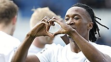 Liberecký stelec Santiago Eneme a jeho gólová oslava proti Karviné.
