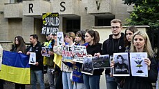 Demonstrace na podporu konfiskace ruského majetku a proti �í�ení ruské kultury...