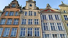 Historické kupecké domy na námstí Dugi Targ v Gdasku