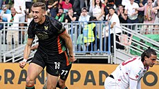 Benátský úto�ník Daniel Fila slaví sv�j gól proti Monze.
