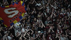 Spar�an�tí fanou�ci b�hem rozhodujícího semifinále proti Komet�