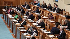 Senát schválil novelu zákoníku práce, která má podle vlády zprunit pracovní...