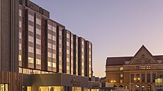 Zrekonstruovaný hotel Fairmont Golden Prague otev�el 15. dubna 2025. (15. dubna...