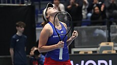 Linda Nosková slaví výhru v kvalifikaci BJK Cupu v Ostrav proti Brazílii.
