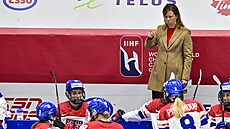 Trenérka �eského týmu Carla MacLeodová udílí pokyny v semifinále s USA.
