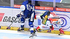 Marek �aloga posílá k zemi Tomá�e Vondrá�ka.