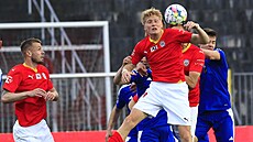 Brn�nský Tadeá� Vachou�ek v leteckém souboji o mí�.