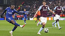 Ousmane Dembélé v akci b�hem �tvrtfinálového utkání Ligy mistr� mezi Paris St....