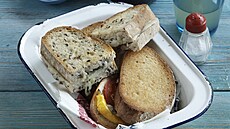 Chléb oblo�ený slaninou