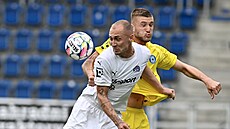 Ji�í Klíma ze Slovácka v souboji o mí� s olomouckým Janem Králem.