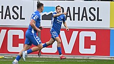 Raimonds Krollis slaví branku proti Hradci Králové.