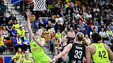 Emese Hofová zakonuje.