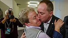 Petr Gazdík s �éfkou Státního ú�adu pro jadernou bezpe�nost Danou Drábovou ve...