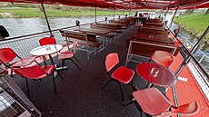 Výletní lo� Arno�t z Pardubic po t�íleté oprav� op�t p�epravuje cestující.