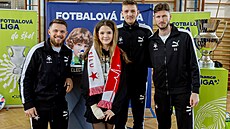 T�i d�ti, které polo�ily nejzajímav�j�í dotazy, dostaly slávistickou �álu.