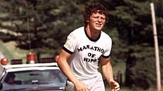 Terry Fox ub�hl b�hem svého Maratonu nad�je 5373 kilometr�.