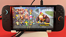 Nintendo Switch 2 v reimu handheld se sputnou hrou Mario Kart World