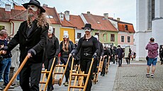 Pr�vod je pro mnohé diváky velice silným okam�ikem. Zvuk desítek �ehta�ek je...