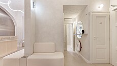 Nové interiérové dvee navrhli architekti v kazetovém provedení a nechali je...