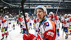 Pardubický kapitán Roman ervenka po postupu do finále extraligy.