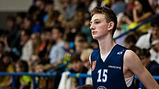 Dínský dorostenec Marek Houka je pokraovatelem basketbalového rodu.