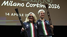 Stefania Belmondová (vlevo) a Beatrice Bebe Viová s olympijskou a...