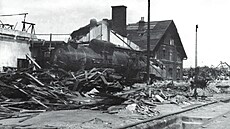 V noci na 17. dubna 1945 dopadaly bomby z více ne dvou stovek bombardér na...