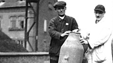V noci na 17. dubna 1945 dopadaly bomby z více ne dvou stovek bombardér na...