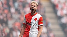 Slávista Ond�ej Zmrzlý se raduje z gólu.